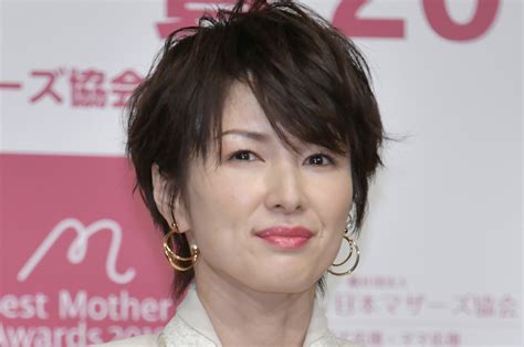 「セクシーすぎ」吉瀬美智子のミニスカ姿に絶賛の声「色気がヤ。